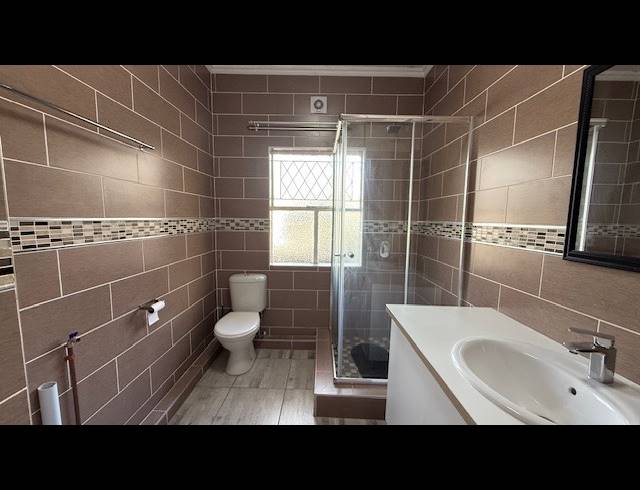 1 BEDROOM APARTMENT TO LET IN ESSENWOOD